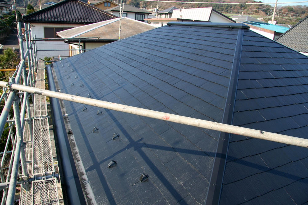 Frame,Scaffolding,For,Detached,House,During,Roof,And,Exterior,Wall